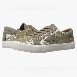 NOT RATED NWOT ILLANA FASHION SNEAKER.   SIZE 8.5